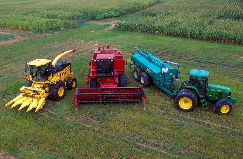 File:Modern agricultural machinery system.jpg